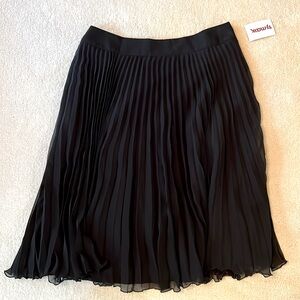 White House Black Market Pleated Skirt Size 8